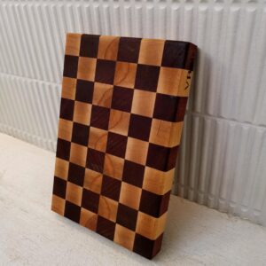 Billot en bois de bout en hêtre et sipo 30x21cm / Motif Damier / Chanfrein