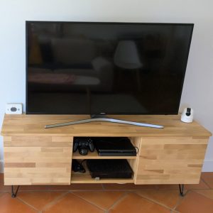 Meuble TV en hêtre lamellé collé