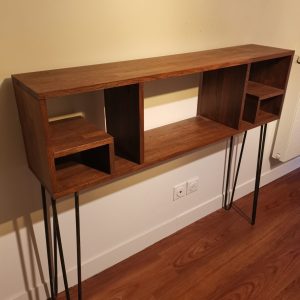 Commode en chêne, pieds en fer forgés