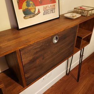 Commode en chêne, pieds en fer forgé