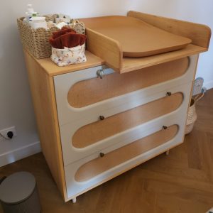 Commode/table à langer en hêtre, façades en MDF et toiles de jute