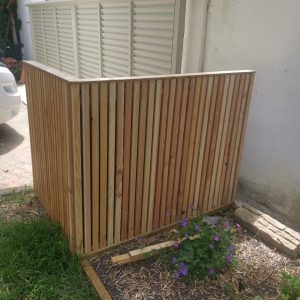 Cache poubelles en pin